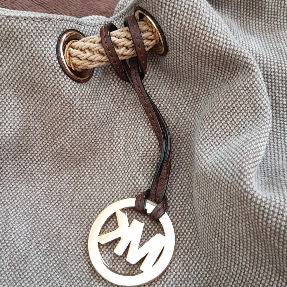 New Michael Kors Handbag - Picture 8 of 10